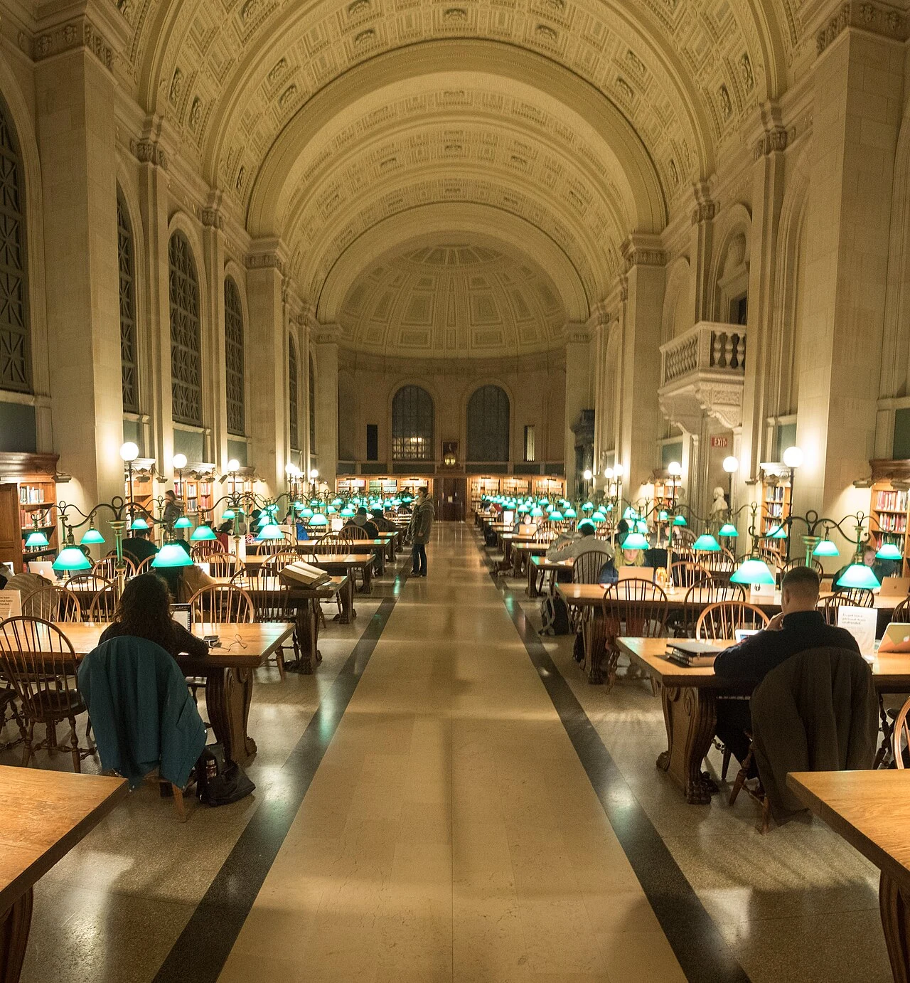 La salle de lecture Bates Hall à Boston