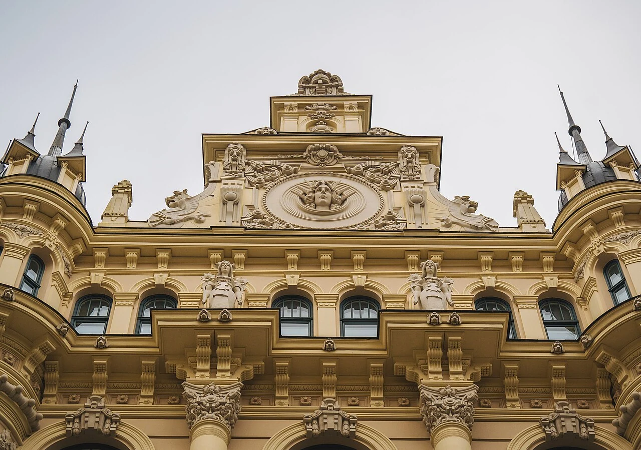 Les ornements Art nouveau du 13 rue Alberta