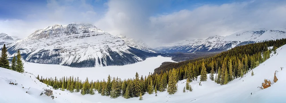 Peyto Lake in winter